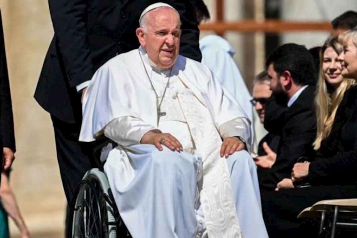 Roma Papası xəstəxanaya yerləşdirildi