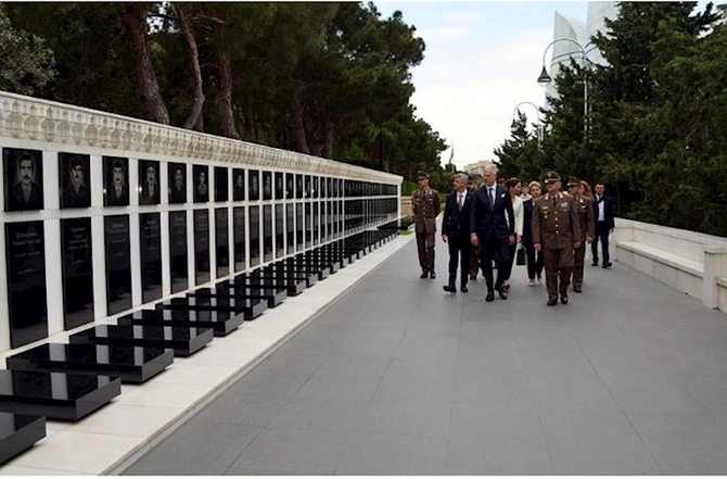 Zakir Həsənov macar həmkarı ilə danışıqlar apardı — VİDEO/FOTO Zakir Həsənov macar həmkarı ilə danışıqlar apardı — VİDEO/FOTO