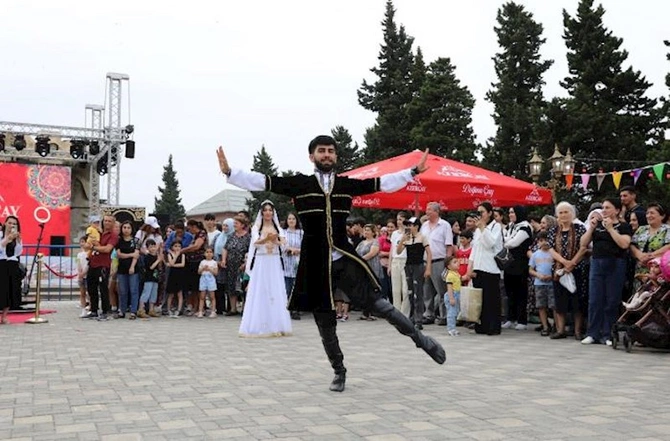 “Azerçay”dan Lənkəranda möhtəşəm ÇAY FESTİVALI “Azerçay”dan Lənkəranda möhtəşəm ÇAY FESTİVALI