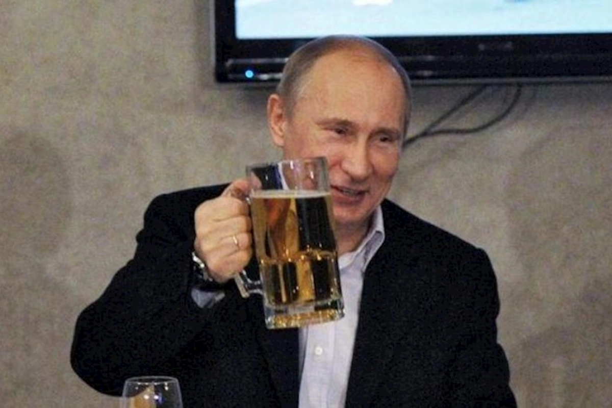 Putin pivə daşıyan olub — Rusiya prezidenti barədə ŞOK BİLGİLƏR (VİDEO)
