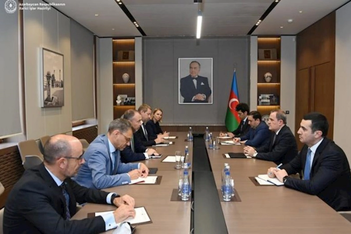 Ceyhun Bayramov Klaarla Ermənistanı müzakirə etdi