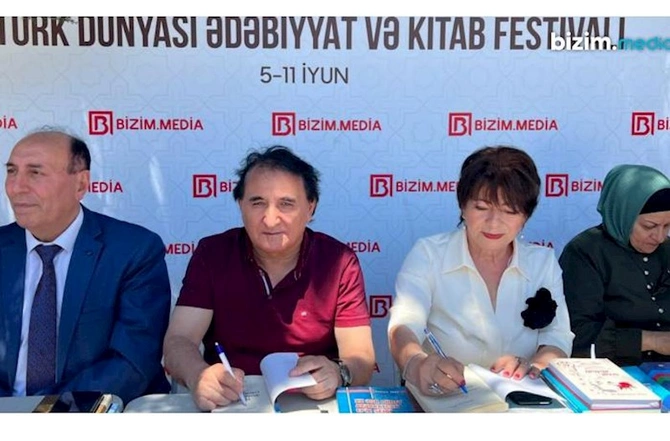 Babək Göyüşün kitabları oxucularına TƏQDİM OLUNDU — FOTO Babək Göyüşün kitabları oxucularına TƏQDİM OLUNDU — FOTO