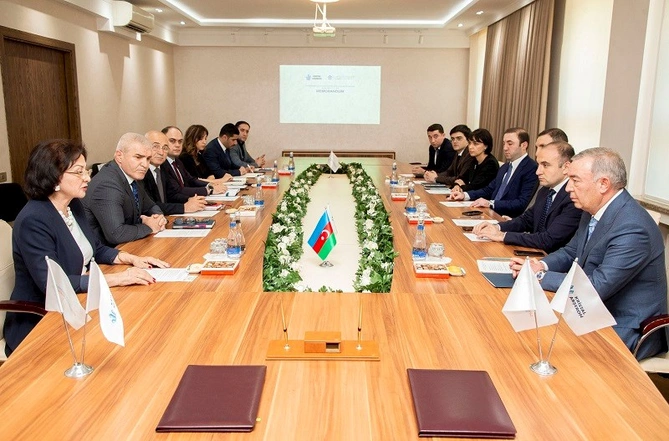 Kristal Abşeron AzMİU ilə Memorandum imzaladı — FOTOLAR Kristal Abşeron AzMİU ilə Memorandum imzaladı — FOTOLAR