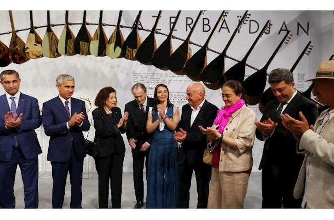 Heydər Əliyev Fondunun dəstəyi ilə Azərbaycan “Revelations” Beynəlxalq Biennalesində təmsil olunur — FOTOLAR Heydər Əliyev Fondunun dəstəyi ilə Azərbaycan “Revelations” Beynəlxalq Biennalesində təmsil olunur — FOTOLAR