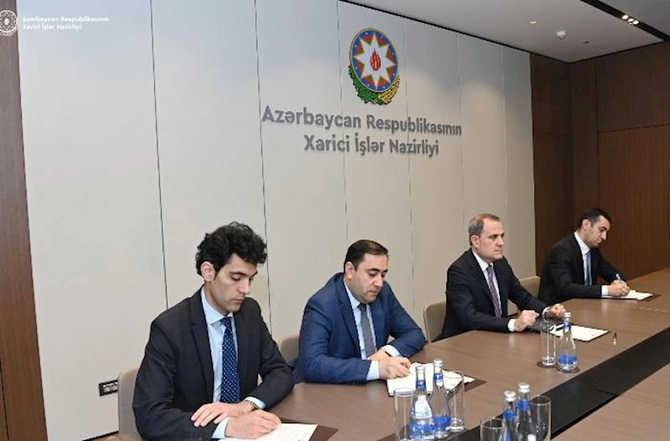 Ceyhun Bayramov Klaarla Ermənistanı müzakirə etdi