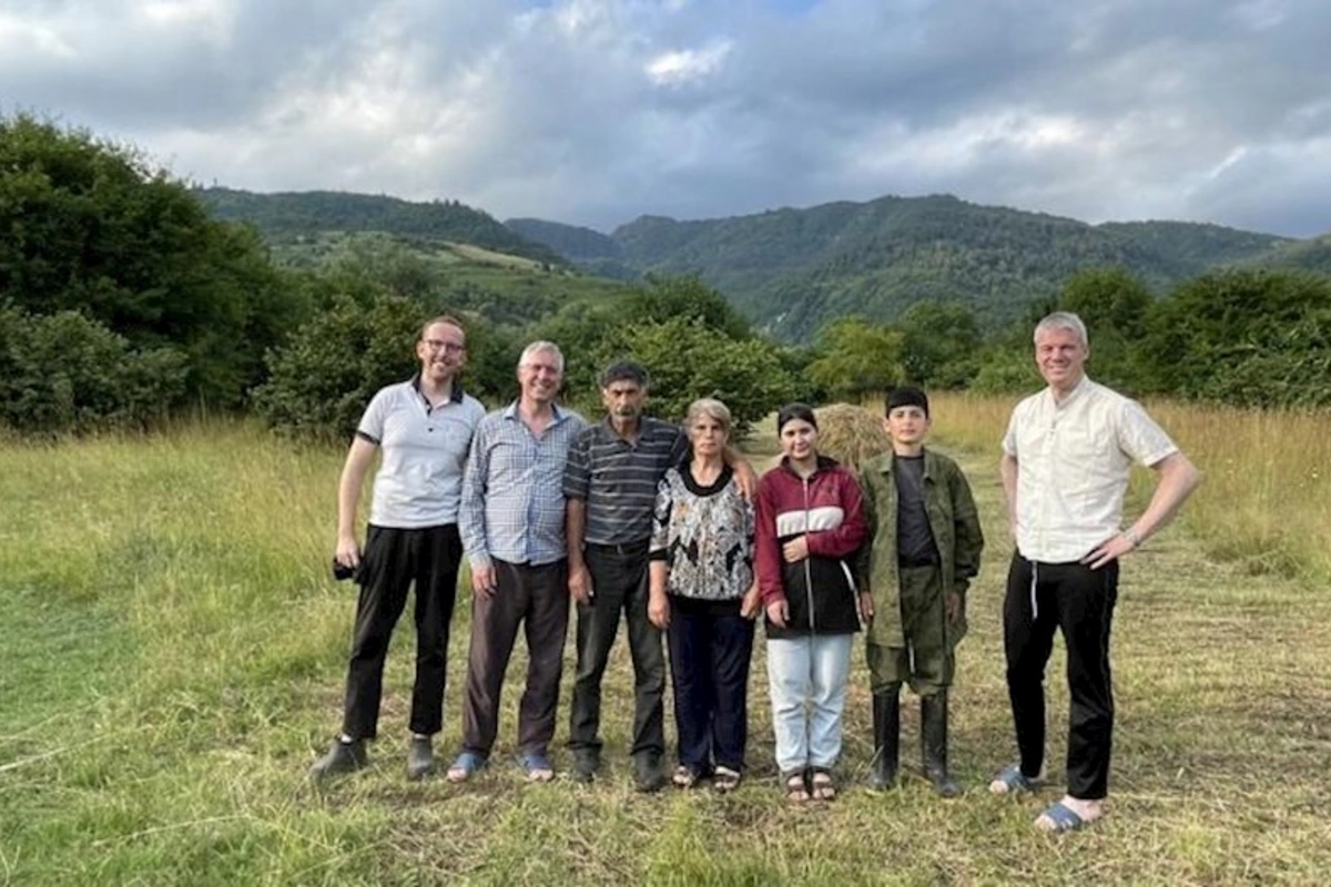İsmayıllıda tufana düşən Britaniya səfiri geyim və qida ilə təmin olunub — FOTO