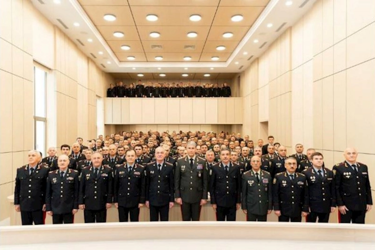 Nazir və DİN rəhbərliyi təqaüdə göndərilən Ehsan Zahidovla xatirə şəkli çəkdirdi