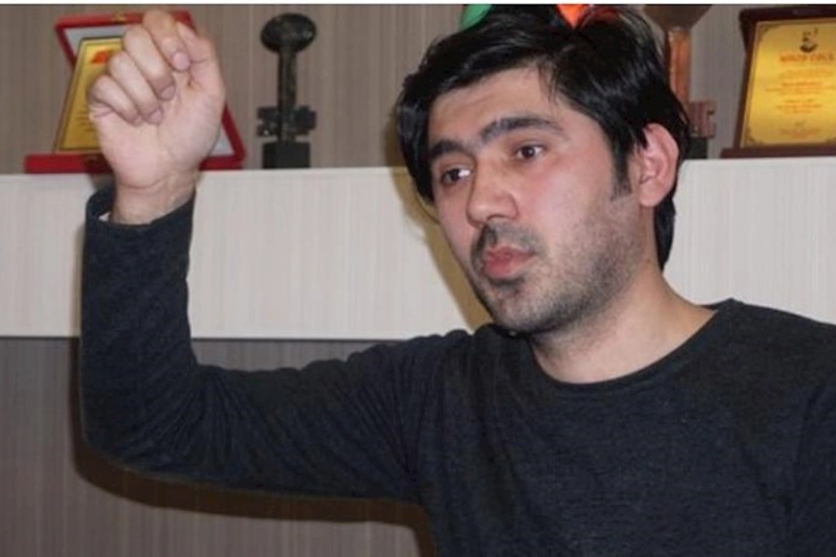 Utan, bu nədi yazmısan, Müşfiq də özünə şair deyir, sən də? — Kəramət