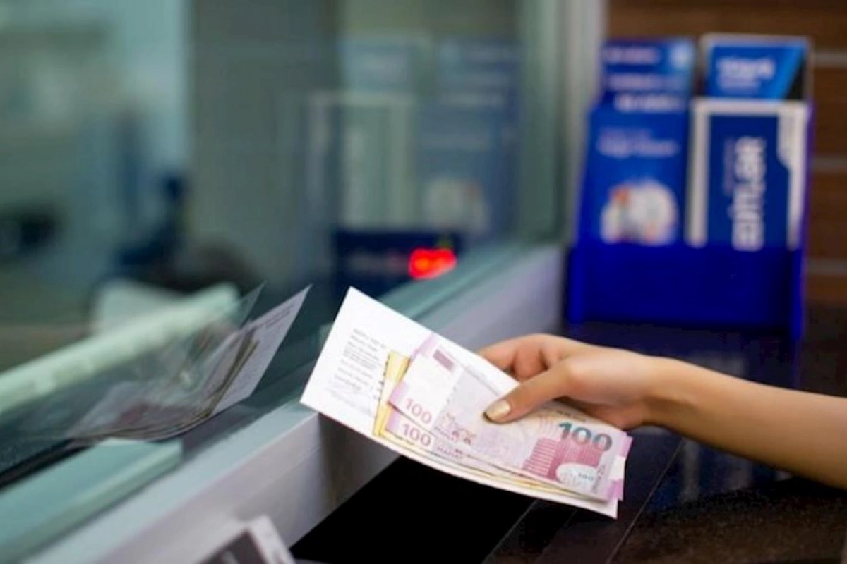 Əhalinin banklarda nə qədər əmanəti var?