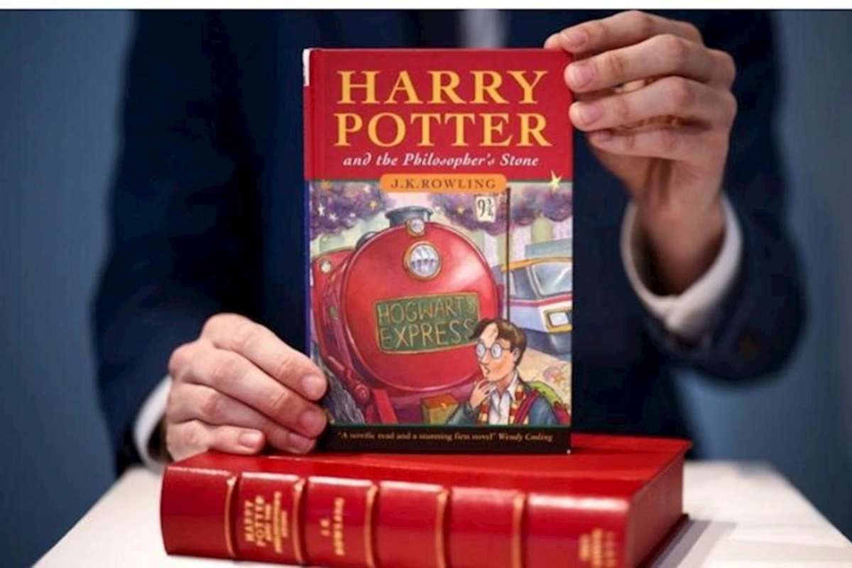 Harri Potter kitabının ilk nəşri hərracda 35 min dəfə baha satılıb