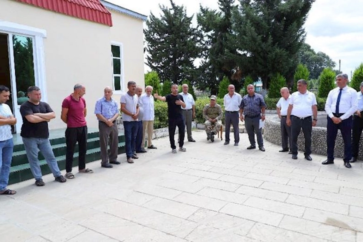 Eyni küçənin sakinləri Açıq mikrofonda — FOTOLAR
