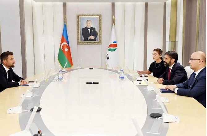 Neftçi yeni baş məşqçisini təqdim etdi — FOTOLAR Neftçi yeni baş məşqçisini təqdim etdi — FOTOLAR