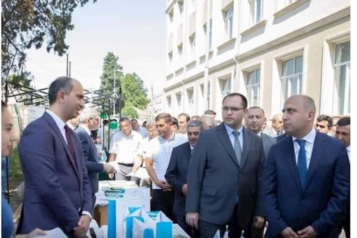Nazir oxşarı ilə olan şəklini bəyənmədi? — SİLİNDİ