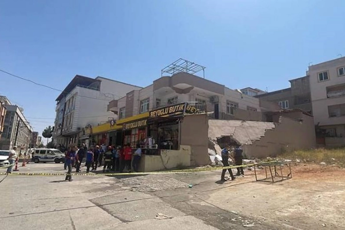 Binanın divarı uçdu — Yaralılar var