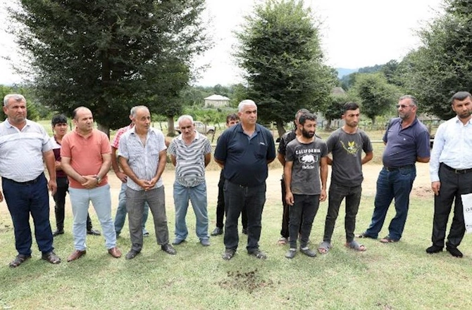 Səlivə kəndinin sakinləri abonentliyin bir addımlığında — FOTOLAR Səlivə kəndinin sakinləri abonentliyin bir addımlığında — FOTOLAR