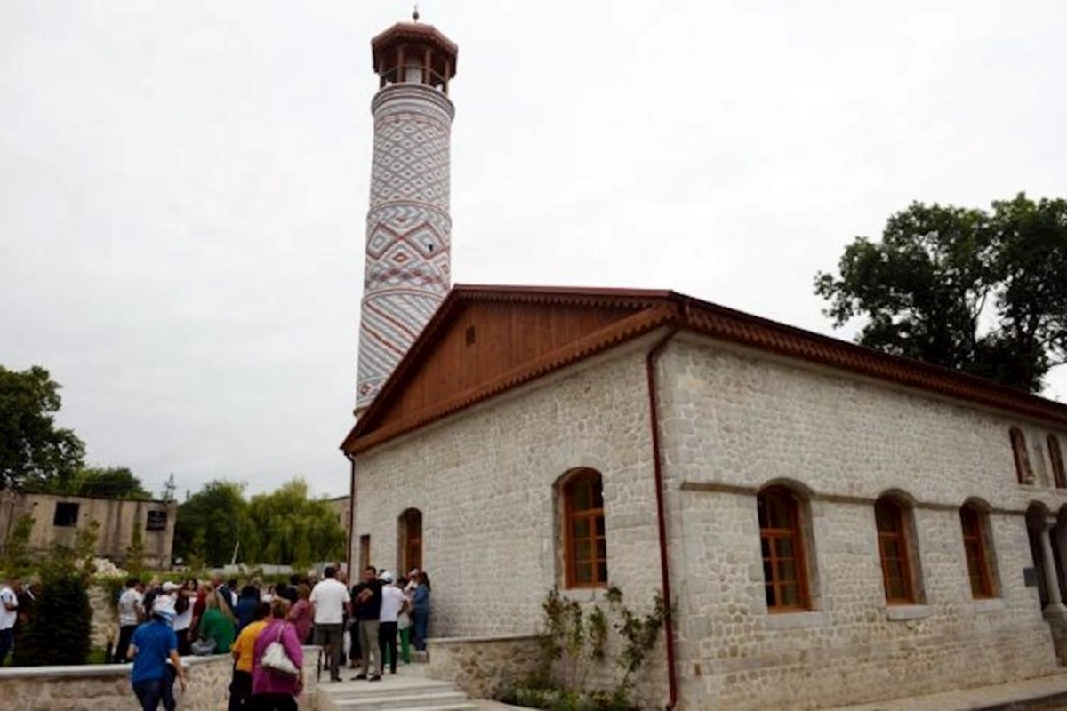 Vaqif Poeziya Günlərinin iştirakçıları Şuşanın tarixi-mədəni məkanlarında — FOTOLAR