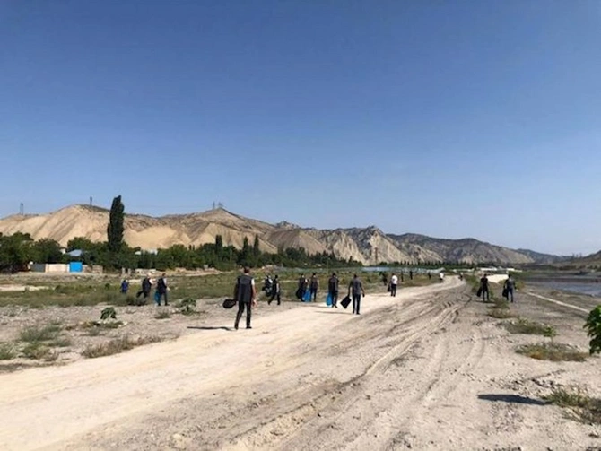Xəzərin və Kürün sahillərindən tonlarla zibil yığıldı — FOTOLAR