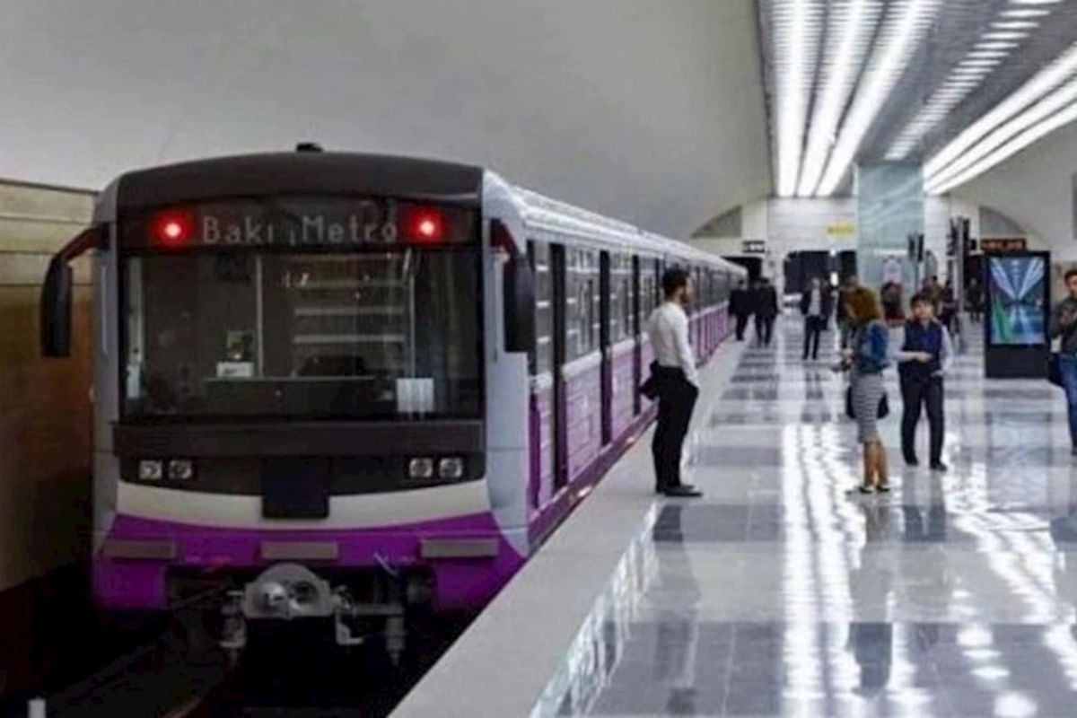 Metroda halı pisləşən sərnişin vəfat etdi
