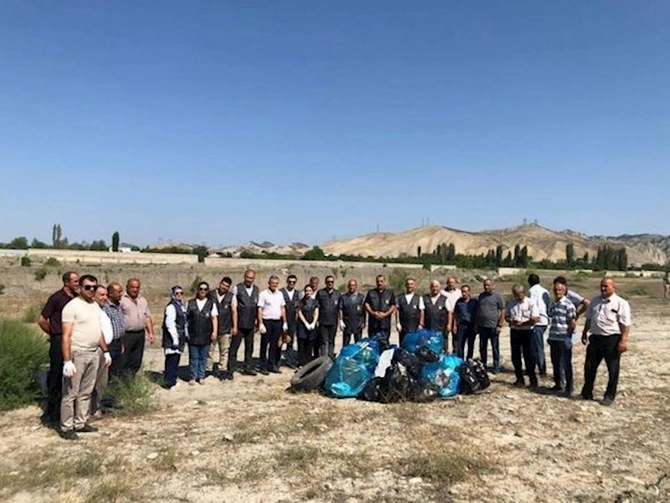 Xəzərin və Kürün sahillərindən tonlarla zibil yığıldı — FOTOLAR