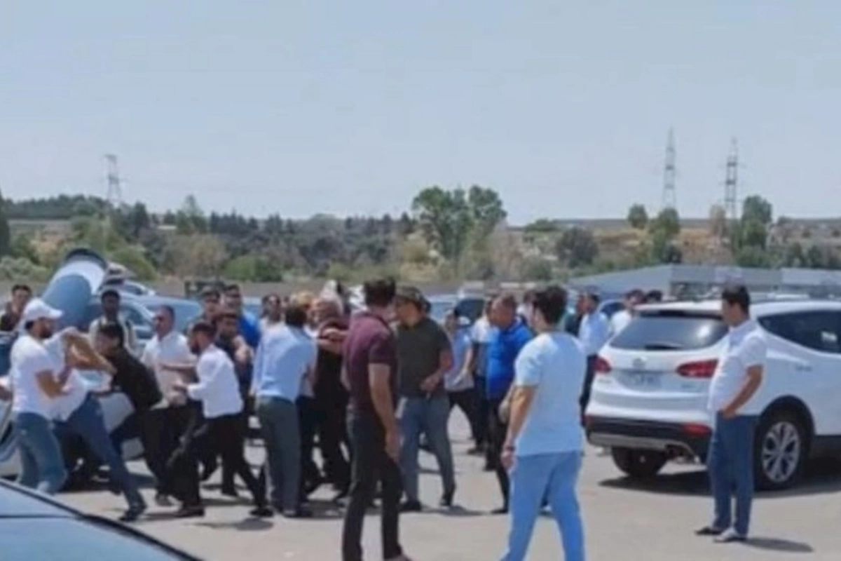 Bakıda “Maşın bazarı”nda kütləvi dava —VİDEO