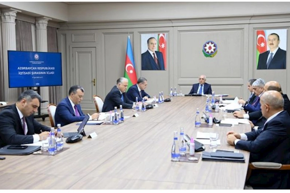 Əli Əsədovun rəhbərliyi ilə İqtisadi Şuranın iclası keçirilib