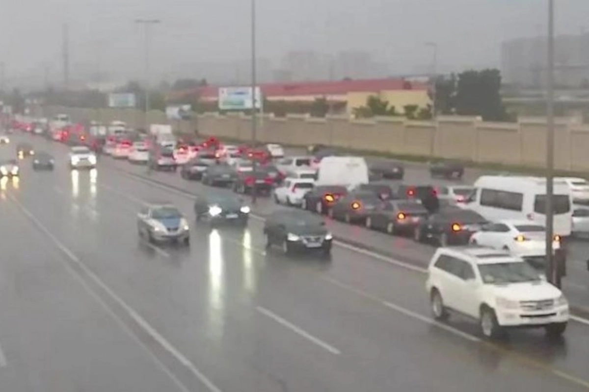 Bu yollar tıxac var — SİYAHI