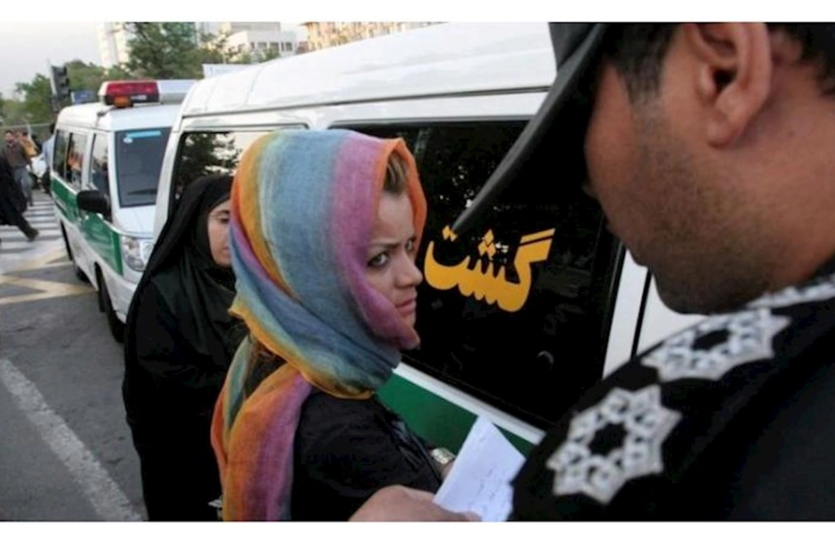 İranda “əxlaq polisi” fəaliyyətini bərpa edir