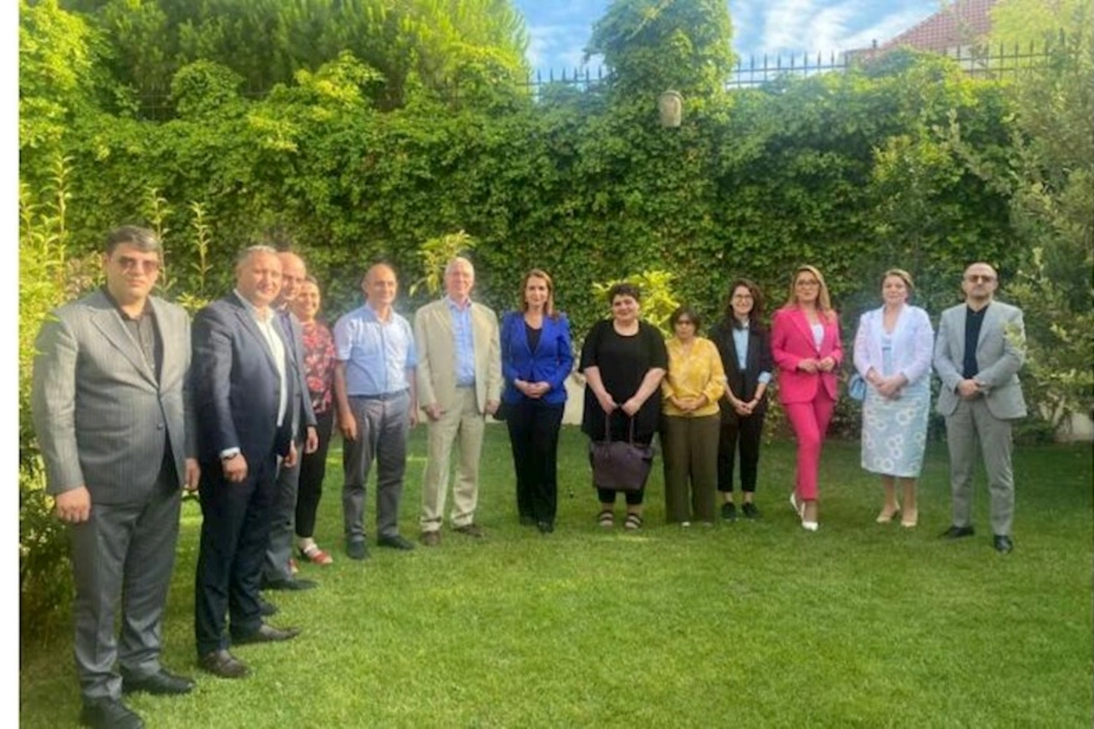 Britaniya səfiri iqamətgahında Azərbaycan jurnalistləri ilə görüşdü