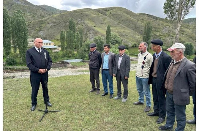 “Açıq mikrofon” Zarat Xeybəri kəndində — FOTOLAR “Açıq mikrofon” Zarat Xeybəri kəndində — FOTOLAR