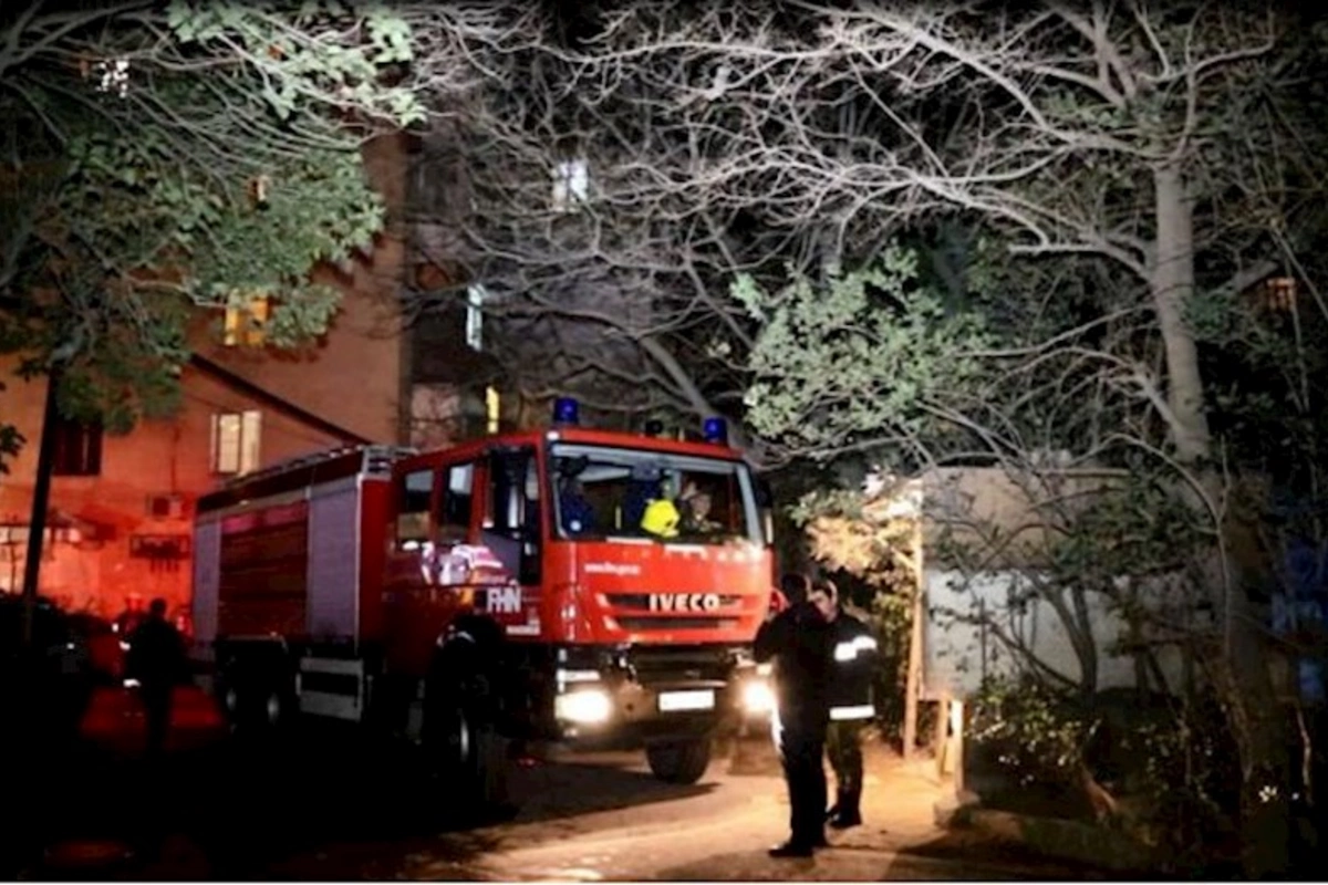 Qaradağda beşmərtəbəli binada yanğın olub, sakinlər təxliyə edilib