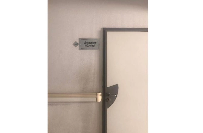 Xəstəxana əməkdaşı müdirin otağında intihara cəhd etdi — FOTOLAR Xəstəxana əməkdaşı müdirin otağında intihara cəhd etdi — FOTOLAR