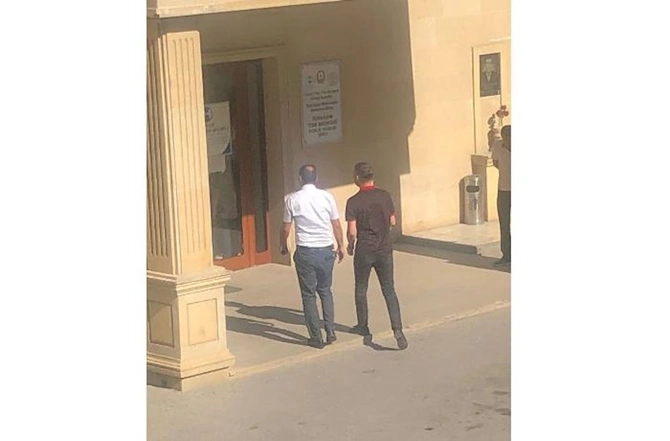 Xəstəxana əməkdaşı müdirin otağında intihara cəhd etdi — FOTOLAR Xəstəxana əməkdaşı müdirin otağında intihara cəhd etdi — FOTOLAR