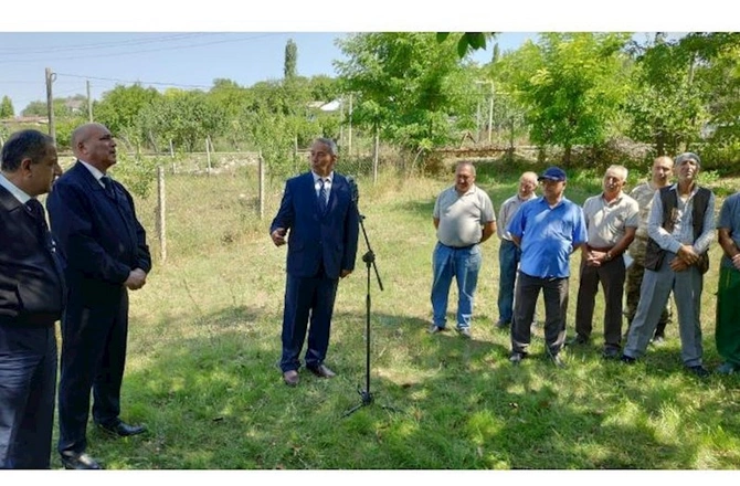“Səyyar qəbul otağı” Qoşakənd camaatı üçün təşkil olundu — FOTOLAR “Səyyar qəbul otağı” Qoşakənd camaatı üçün təşkil olundu — FOTOLAR