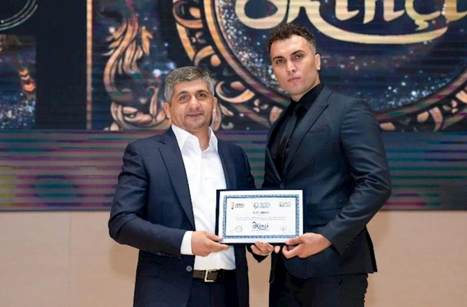 Müşfiq Abbasov “Əkinçi” Milli Mükafatı aldı — FOTOLAR