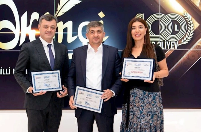 Müşfiq Abbasov “Əkinçi” Milli Mükafatı aldı — FOTOLAR