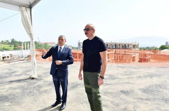 Prezident Şuşa xəstəxanasının tikintisi ilə tanış olub — FOTOLAR Prezident Şuşa xəstəxanasının tikintisi ilə tanış olub — FOTOLAR
