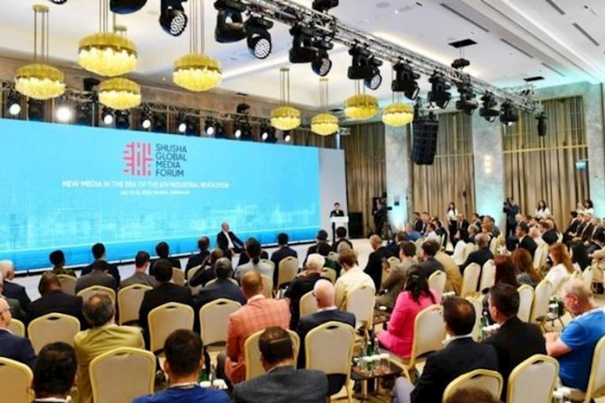 Prezident: “Sosial media və ənənəvi KİV-lər məsələlərdən xəbərdar olmaqda mənə kömək edir”