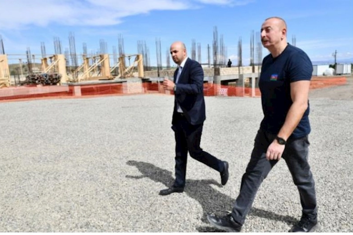 Prezident Şuşada məktəbin tikinti işləri ilə tanış olub