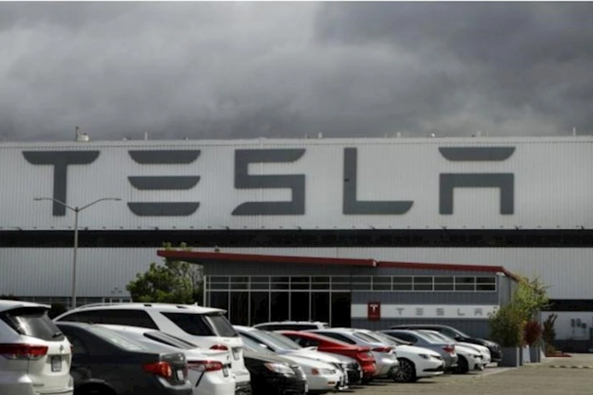 “Tesla” 16 min avtomobilini geri çağırır