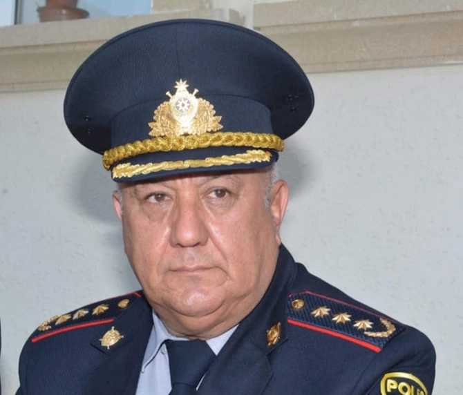 Vaqif Əsədov mətbuat nümayəndələrini təbrik etdi