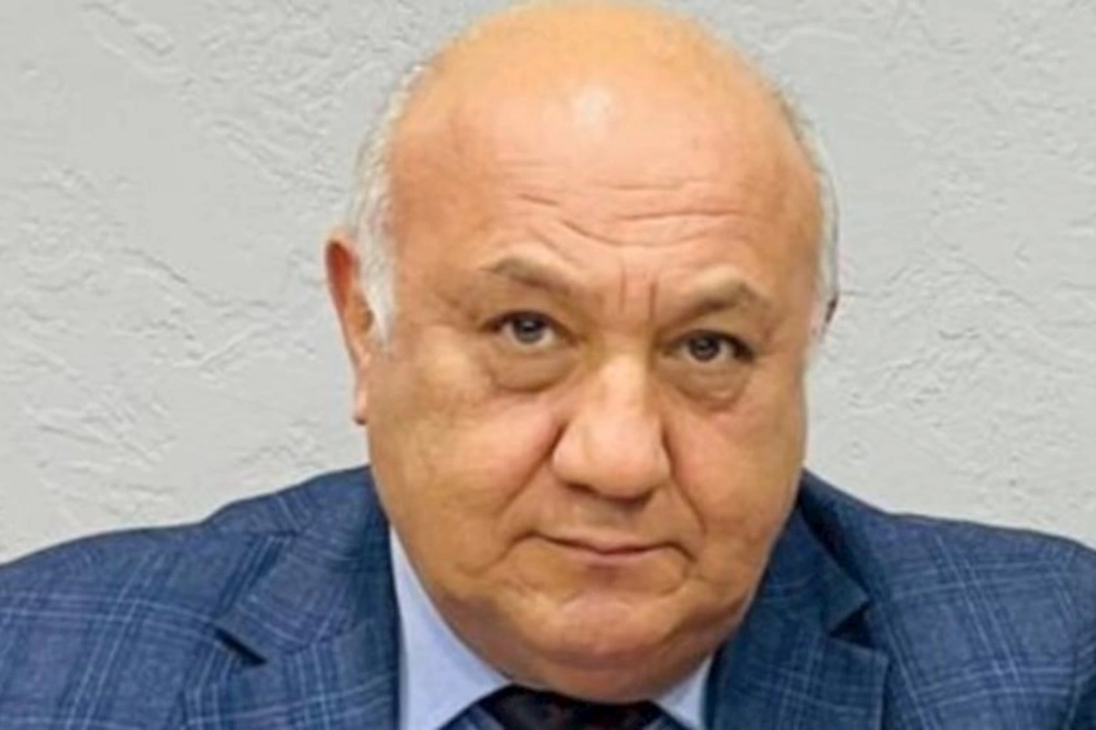 Vaqif Əsədov mətbuat nümayəndələrini təbrik etdi