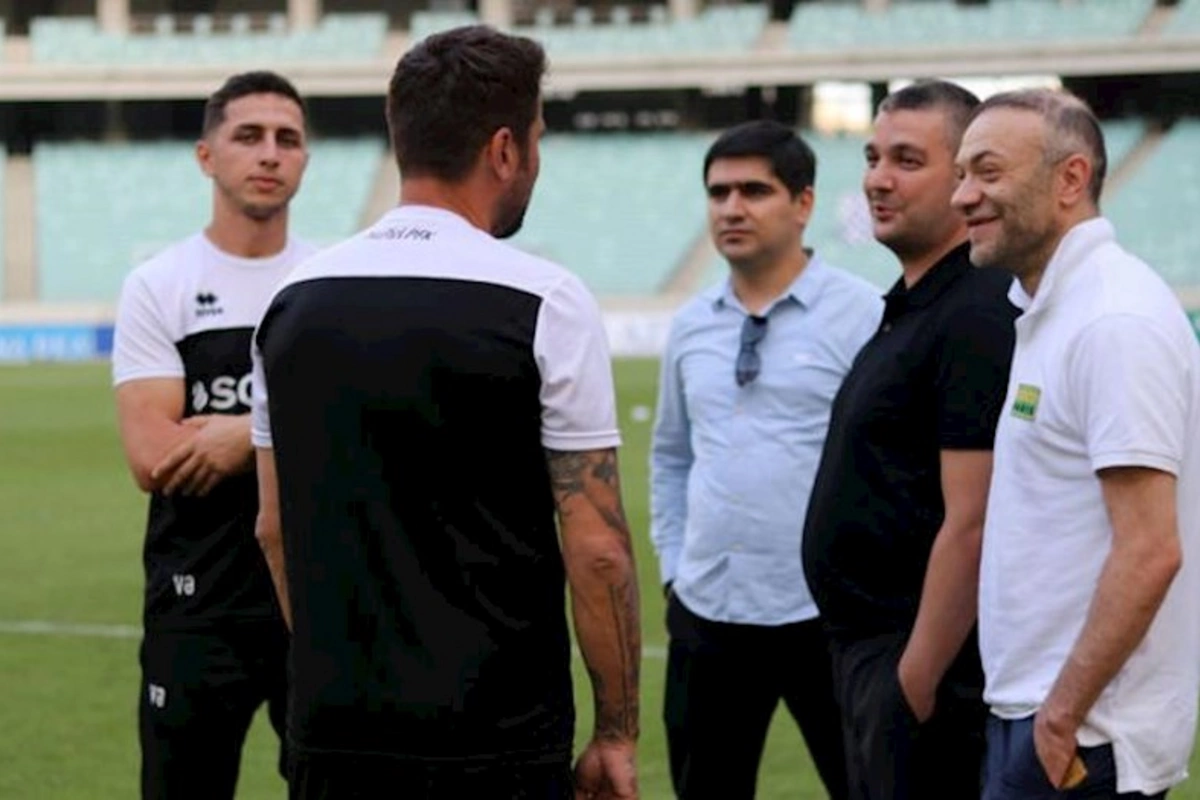 “Neftçi”nin yeni prezidenti komanda üzvləri ilə görüşdü
