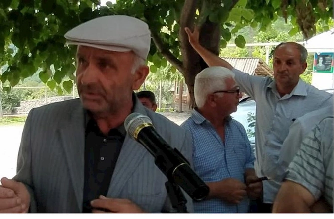 “Açıq mikrofon” aksiyası qaz xətti yeni çəkilmiş Qumux kəndində — FOTOLAR