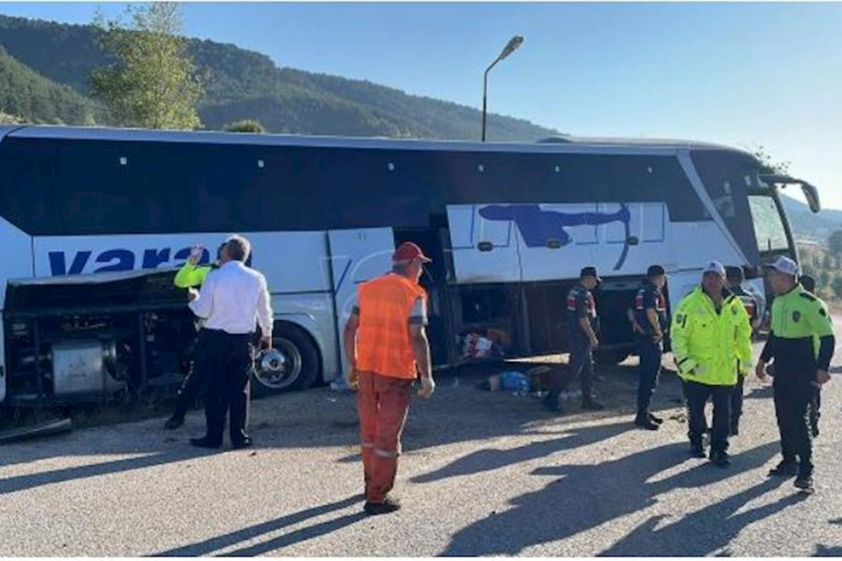 Sərnişin avtobusu qəzaya düşdü — 14 nəfər yaralandı