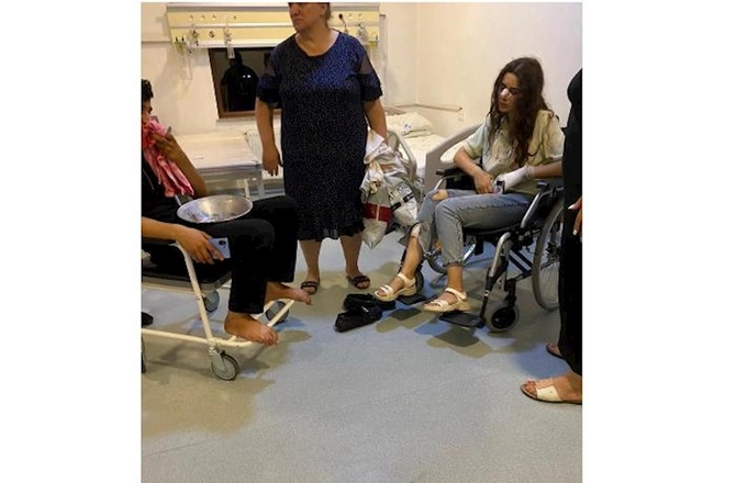 Mingəçevirdə kater sahilə çırpıldı: Yaralılar var — FOTOLAR