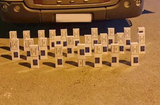 Yük avtomobillərində gizlədilmiş siqaretlər aşkar edildi — FOTO Yük avtomobillərində gizlədilmiş siqaretlər aşkar edildi — FOTO
