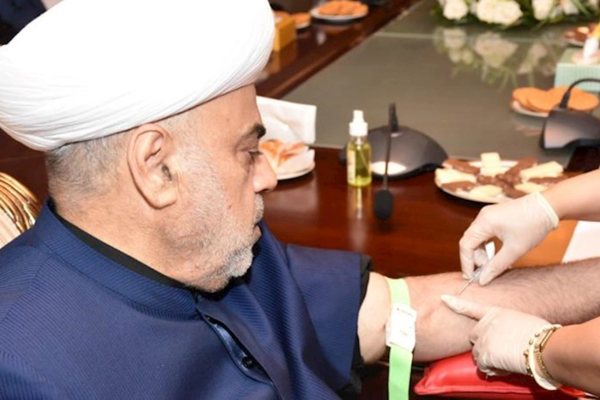 Allahşükür Paşazadə qan verdi