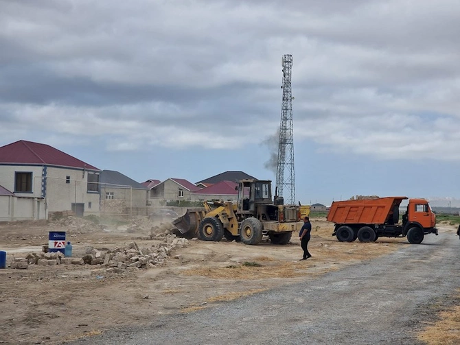 Bakıda gecə ilə 60 sot torpaq zəbt olundu — Dövlət qurumları hərəkətə keçdi (FOTOLAR) Bakıda gecə ilə 60 sot torpaq zəbt olundu — Dövlət qurumları hərəkətə keçdi (FOTOLAR)