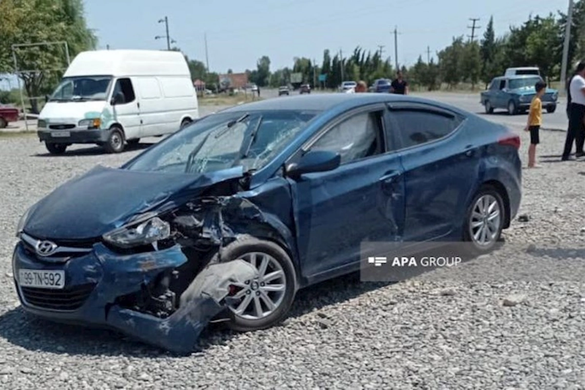 Ağcabədidə iki minik maşını toqquşub, xəsarət alan var