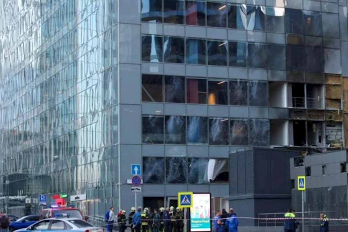 Moskvanın mərkəzi dronlarla vuruldu — Biznes mərkəzi dağıldı